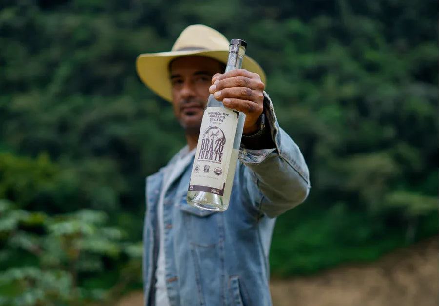 Brazo Fuerte aguardiente de caΓ±a
